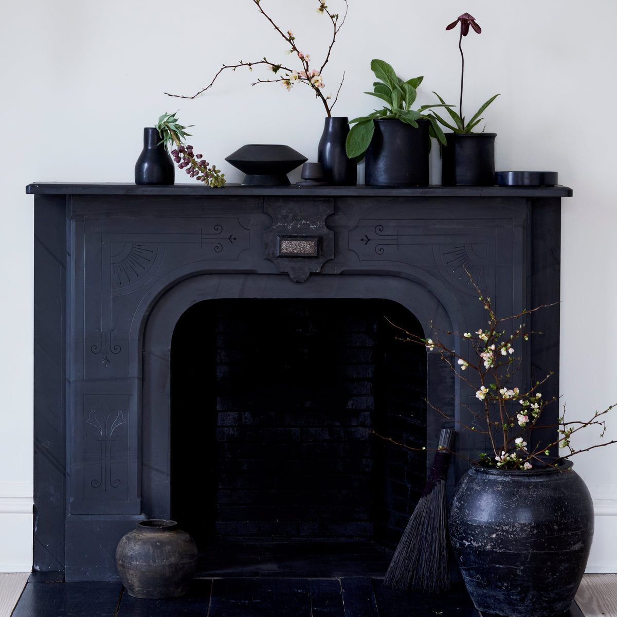 Monolithic Tadelakt Vase, Black